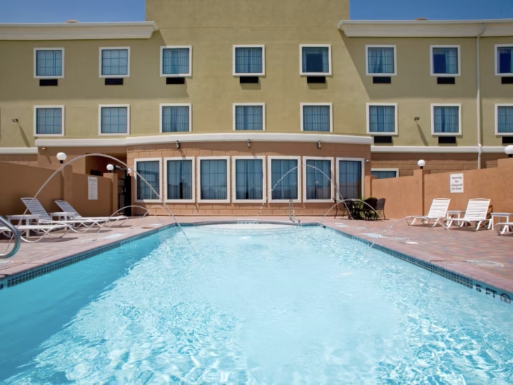 Holiday Inn Express Kingsville pool